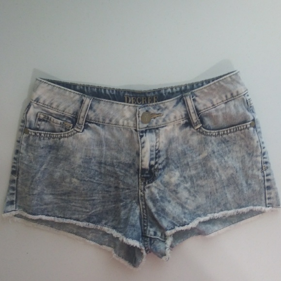 Decree Pants - Decree Acid Wash Women's Jean shorts. Size 7